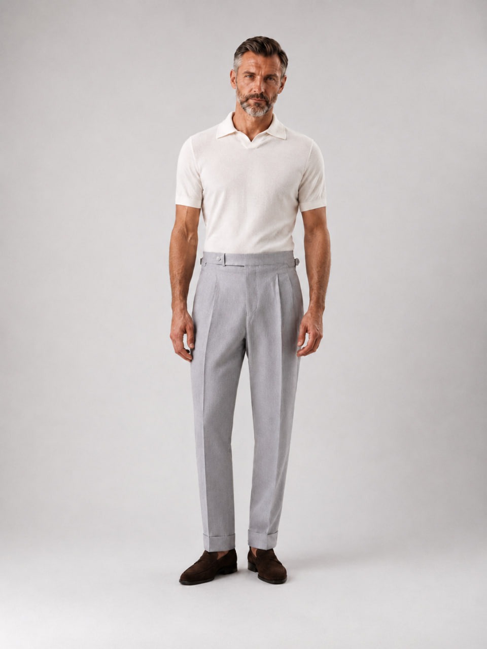 Helle Bundfaltenhose mit Leinenstruktur
